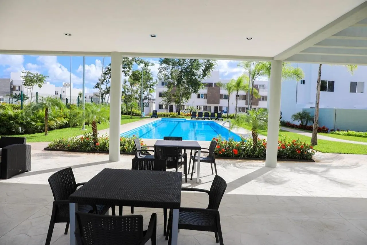 Fraccionamiento Jardines Del Sur 5 Calle Margaritas 3 No. 10 Канкун